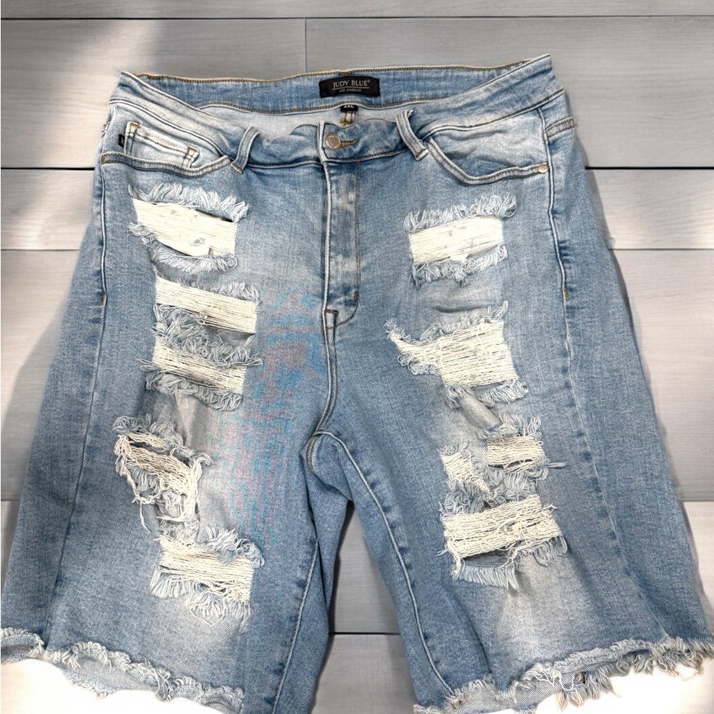 Judy Blue Los Angeles plus size Distressed Light Blue Denim Shorts